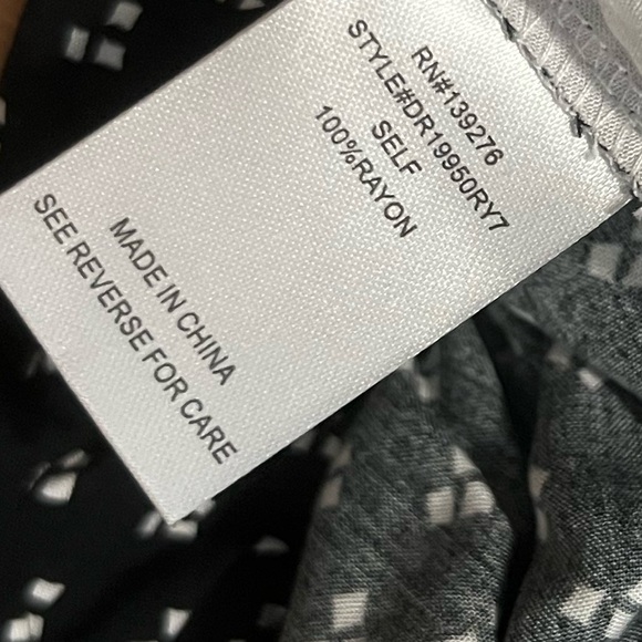 Boho DR2 *NEW* size small flowy top! Tassel with bead tie. Black and white. - Picture 8 of 8